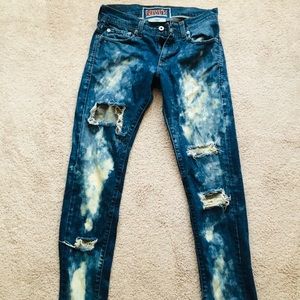 Men’s Distressed Levi’s 511 Jeans